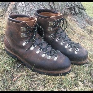 Men’s Vintage Vasque Mountaineering Boots.